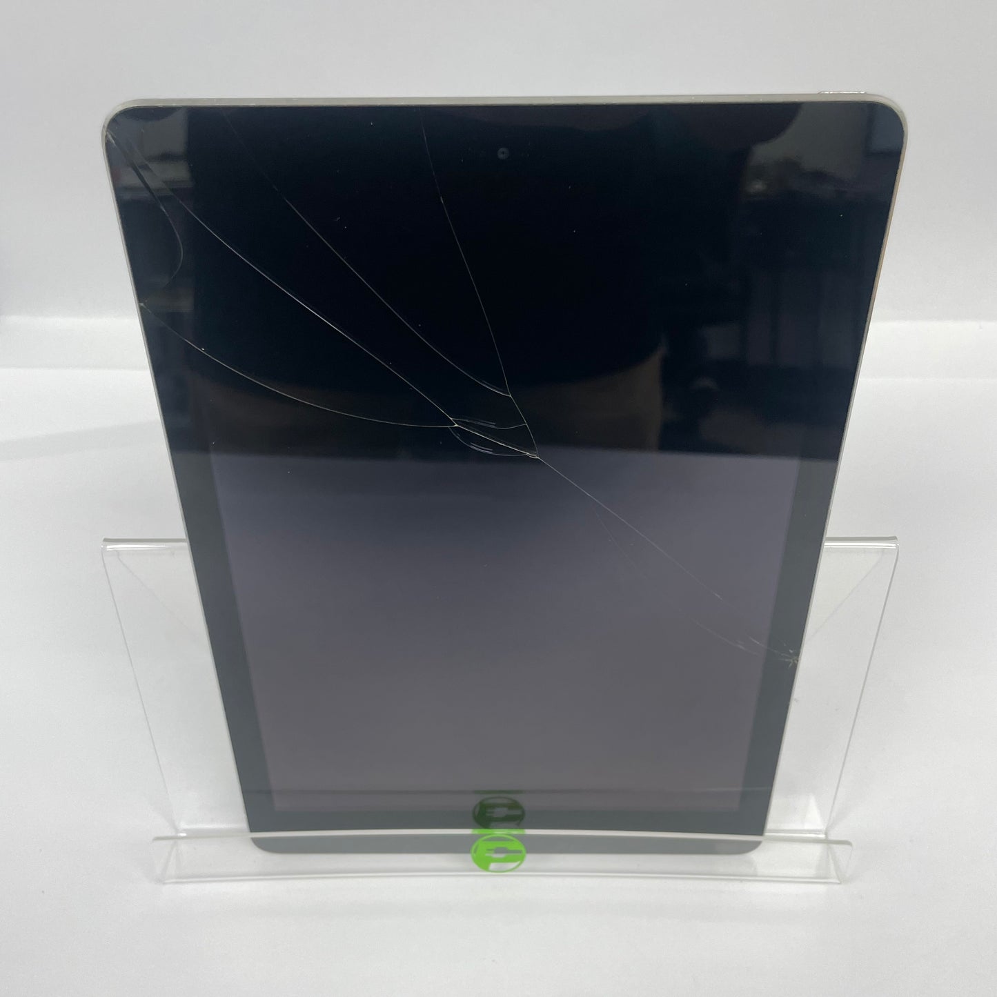 WiFi Only Apple iPad Air 1st Gen 16GB 12.5.7 Space Gray MD786LL/B