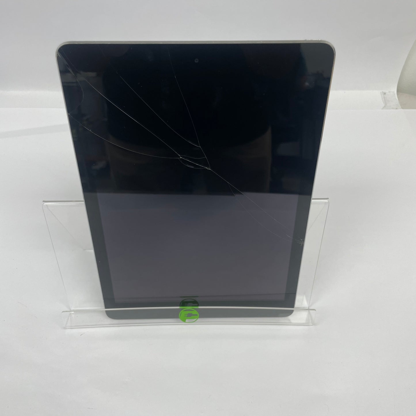 WiFi Only Apple iPad Air 1st Gen 16GB 12.5.7 Space Gray MD786LL/B